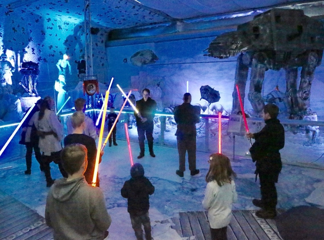 Geschenkset „Führung für 3 Personen mit Laserschwertkampf“